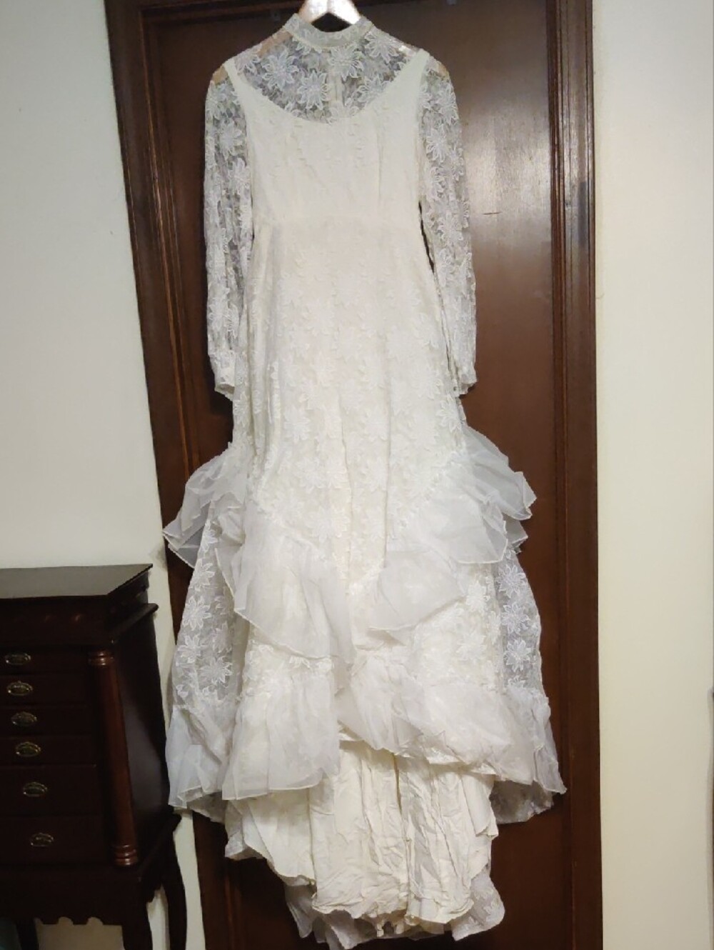 Elegant Women's Vintage Wedding Dress